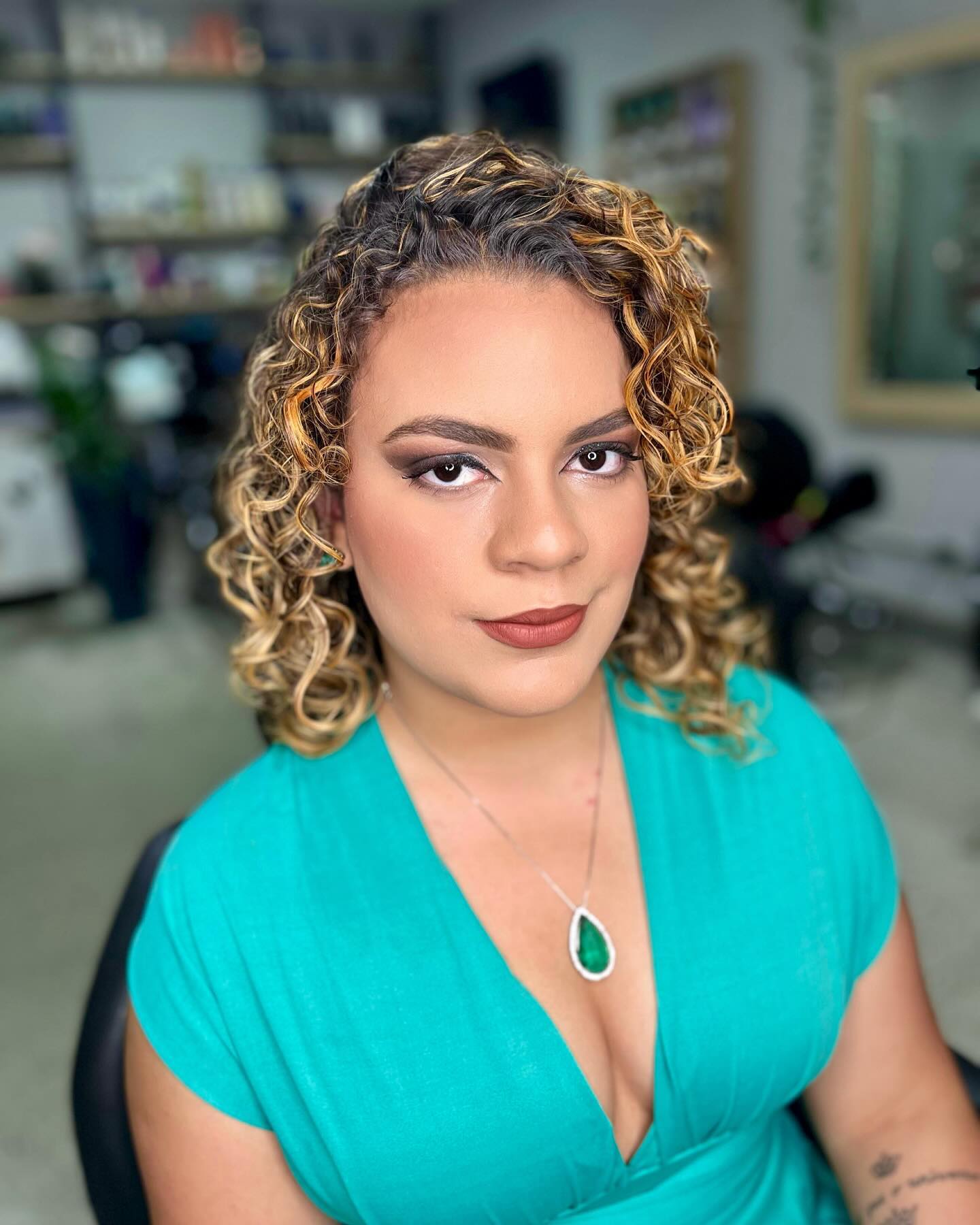 Larissa - Maquiadora em Nova Lima, MG - Lena Salão Larissa - Maquiadora em Nova Lima, MG - Lena Salão