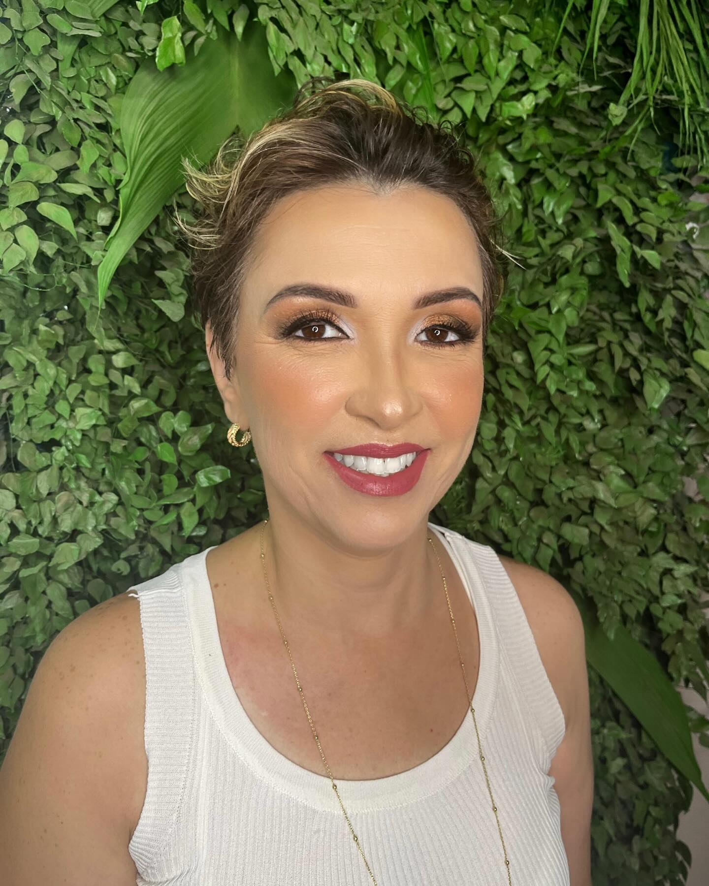 Larissa - Maquiadora em Nova Lima, MG - Lena Salão Larissa - Maquiadora em Nova Lima, MG - Lena Salão