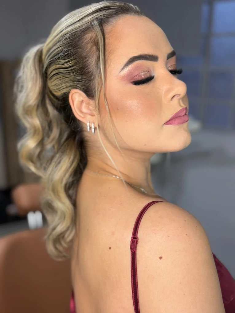 Larissa - Maquiadora em Nova Lima, MG - Lena Salão