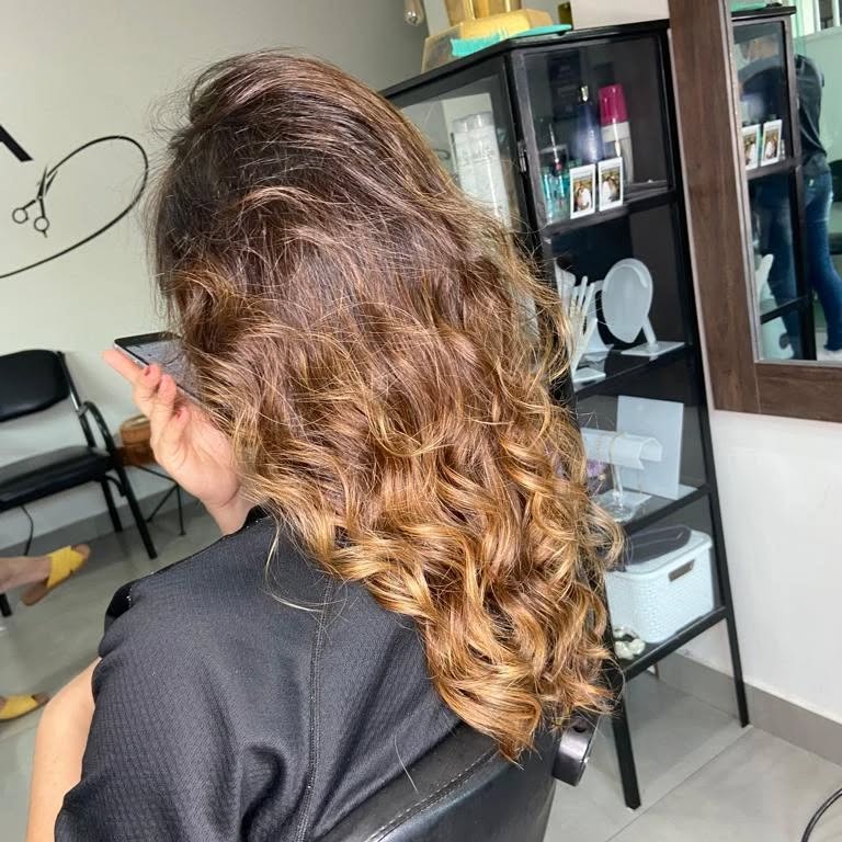 Morena Iluminada em Nova Lima - Lena Salão